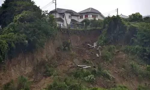 സർവ്വതും തകർത്തെറിഞ്ഞ് ഉരുൾപൊട്ടൽ; ജപ്പാനിലെ ഭീകര ദൃശ്യങ്ങൾ