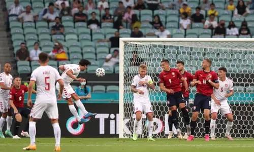 ചെക്കിനെ കീഴടക്കി ഡാനിഷ് പട സെമിയിൽ