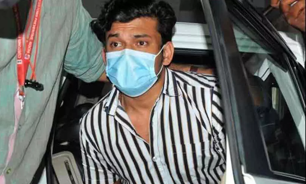 കരിപ്പൂർ സ്വർണക്കടത്ത് കേസ്: അര്ജുന് ആയങ്കിയുടെ വീട്ടില് നിന്നും കണ്ടെടുത്ത ഡിജിറ്റൽ തെളിവുകൾ വിശദമായി പരിശോധിക്കും കരിപ്പൂർ സ്വർണക്കടത്ത് കേസ്: അര്ജുന് ആയങ്കിയുടെ വീട്ടില് നിന്നും കണ്ടെടുത്ത ഡിജിറ്റൽ തെളിവുകൾ വിശദമായി പരിശോധിക്കും