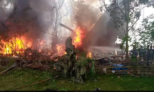 ഫിലിപ്പീന്‍സില്‍ സൈനിക വിമാനം തകര്‍ന്ന് 17 മരണം