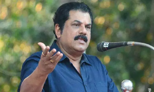 സഹായം അഭ്യര്‍ഥിച്ച് വിളിച്ച വിദ്യാര്‍ഥിയോട്  മുകേഷ് എംഎല്‍എ കയര്‍ത്ത് സംസാരിച്ചെന്ന് ആരോപണം