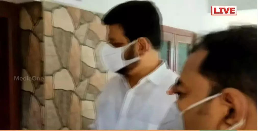 മുകേഷ് ഫോണിലൂടെ കയര്ത്ത് സംസാരിച്ച വിദ്യാര്ഥിയെ തിരിച്ചറിഞ്ഞു മുകേഷ് ഫോണിലൂടെ കയര്ത്ത് സംസാരിച്ച വിദ്യാര്ഥിയെ തിരിച്ചറിഞ്ഞു