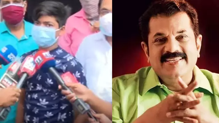 മുകേഷിനെ ഫോൺ വിളിച്ച കുട്ടിയെ തിരിച്ചറിഞ്ഞു: വിളിച്ചത് സുഹൃത്തിന് ഫോണിന് വേണ്ടി മുകേഷിനെ ഫോൺ വിളിച്ച കുട്ടിയെ തിരിച്ചറിഞ്ഞു: വിളിച്ചത് സുഹൃത്തിന് ഫോണിന് വേണ്ടി