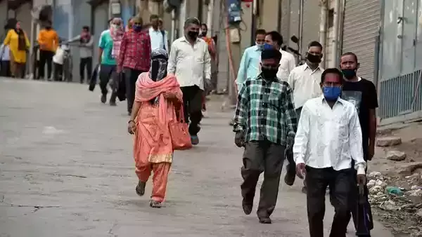 പ്രതിദിന കേസുകളെക്കാള് കൂടുതല് രോഗമുക്തി; രാജ്യത്ത് കോവിഡ് കേസുകള് കുറയുന്നു പ്രതിദിന കേസുകളെക്കാള് കൂടുതല് രോഗമുക്തി; രാജ്യത്ത് കോവിഡ് കേസുകള് കുറയുന്നു