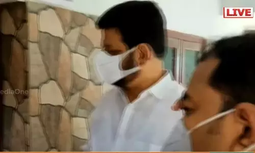 മുകേഷ് ഫോണിലൂടെ കയര്ത്ത് സംസാരിച്ച വിദ്യാര്ഥിയെ തിരിച്ചറിഞ്ഞു മുകേഷ് ഫോണിലൂടെ കയര്ത്ത് സംസാരിച്ച വിദ്യാര്ഥിയെ തിരിച്ചറിഞ്ഞു