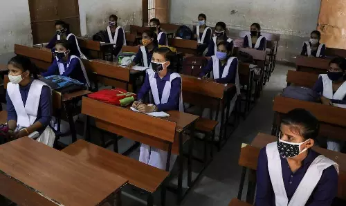 50 ശതമാനം ഹാജരോടെ സ്കൂളുകളും കോളജുകളും തുറക്കാനൊരുങ്ങി ബിഹാര് 50 ശതമാനം ഹാജരോടെ സ്കൂളുകളും കോളജുകളും തുറക്കാനൊരുങ്ങി ബിഹാര്