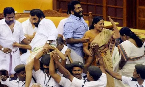 നിയമസഭാ കയ്യാങ്കളിക്കേസിൽ സർക്കാരിന് സുപ്രീം കോടതിയിൽ തിരിച്ചടി