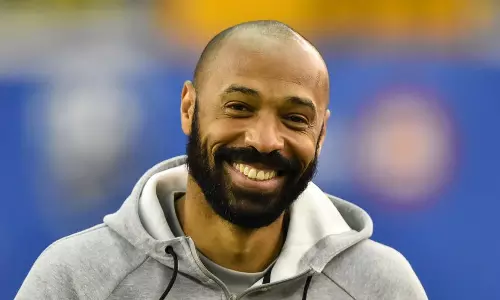 ശമ്പളമെല്ലാം ചാരിറ്റി പ്രവർത്തനങ്ങൾക്ക്: വീണ്ടും തിയറി ഹെൻറി