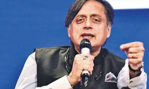 4,200 കോടി ചെലവഴിച്ച് ആദായനികുതി പോർട്ടൽ മാറ്റിയതെന്തിനെന്ന് ശശി തരൂർ; കാര്യങ്ങൾ കൂടുതൽ കുഴപ്പത്തിലാക്കി