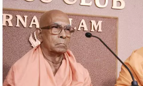 മുൻ ശിവഗിരി മഠാധിപതി സ്വാമി പ്രകാശാനന്ദ അന്തരിച്ചു