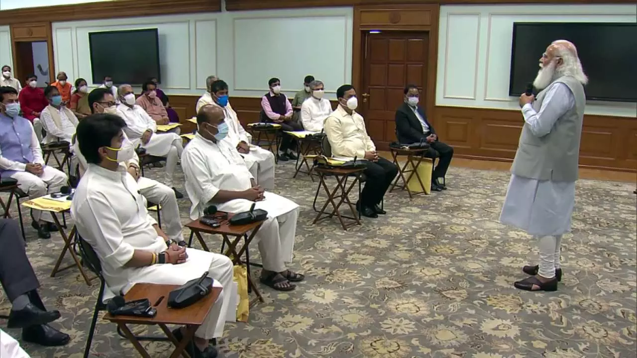 പുതിയ മന്ത്രിമാര് ചുമതലയേറ്റെടുത്തു; കേന്ദ്ര മന്ത്രിസഭാ യോഗം ഇന്ന് ചേരും പുതിയ മന്ത്രിമാര് ചുമതലയേറ്റെടുത്തു; കേന്ദ്ര മന്ത്രിസഭാ യോഗം ഇന്ന് ചേരും