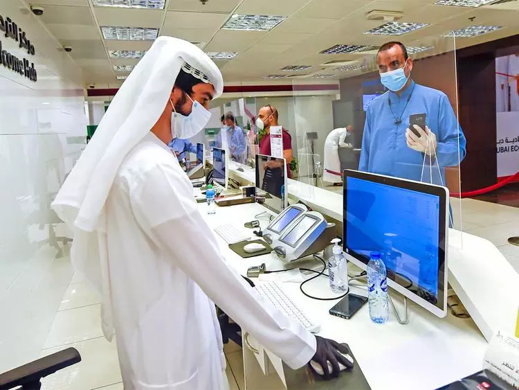 യുഎഇയിൽ വാക്സിനെടുക്കാത്തവര്ക്ക് സർക്കാർ ഓഫിസുകളിൽ വിലക്ക് യുഎഇയിൽ വാക്സിനെടുക്കാത്തവര്ക്ക് സർക്കാർ ഓഫിസുകളിൽ വിലക്ക്