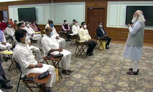 പുതിയ മന്ത്രിമാര്‍ ചുമതലയേറ്റെടുത്തു; കേന്ദ്ര മന്ത്രിസഭാ യോഗം ഇന്ന് ചേരും