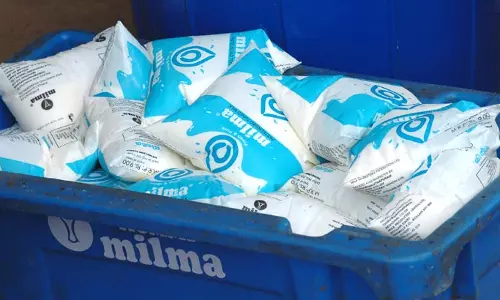 പാല് വില ലിറ്ററിന് അഞ്ചുരൂപ വര്ധിപ്പിക്കണം; ശിപാര്ശയുമായി മില്മ പാല് വില ലിറ്ററിന് അഞ്ചുരൂപ വര്ധിപ്പിക്കണം; ശിപാര്ശയുമായി മില്മ