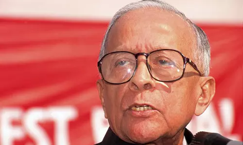 ജ്യോതി ബസുവിന് ഇന്ന് 107-ാം പിറന്നാൾ; ബംഗാൾ നിയമസഭയിൽ ആദരമർപ്പിക്കാനുണ്ടായത് തൃണമൂൽ, ബിജെപി എംഎൽഎമാർ മാത്രം ജ്യോതി ബസുവിന് ഇന്ന് 107-ാം പിറന്നാൾ; ബംഗാൾ നിയമസഭയിൽ ആദരമർപ്പിക്കാനുണ്ടായത് തൃണമൂൽ, ബിജെപി എംഎൽഎമാർ മാത്രം