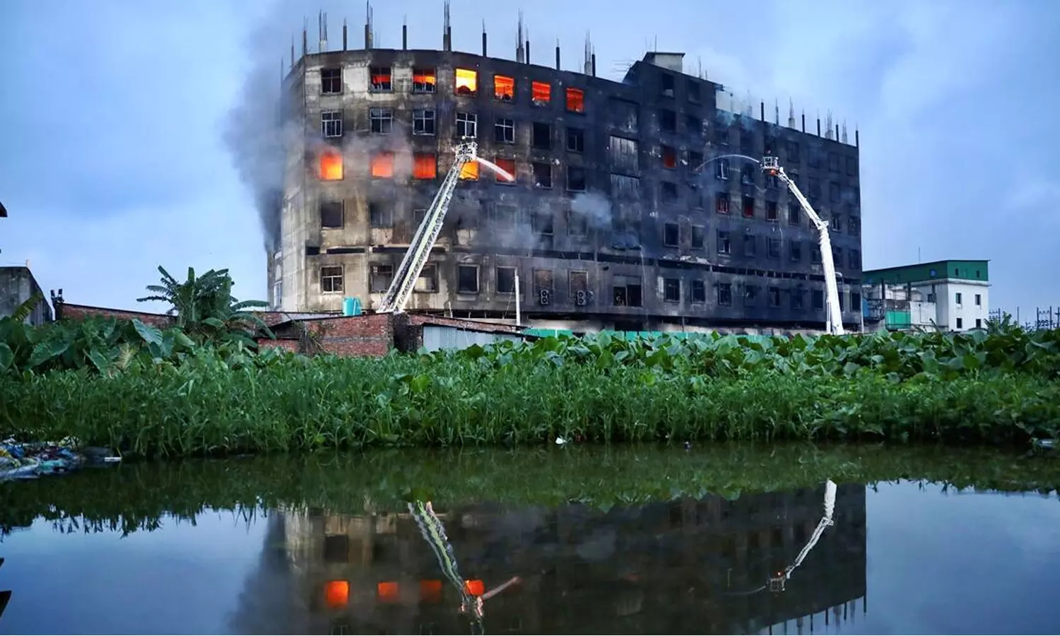 ബംഗ്ലാദേശിലെ ജ്യൂസ് ഫാക്ടറിയില്‍ തീപിടിത്തം; 52 മരണം