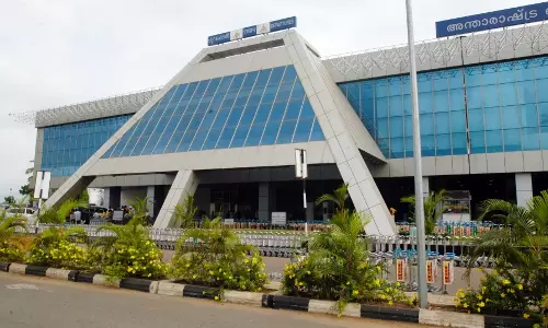 കരിപ്പൂരില് എയര്ഇന്ത്യ വിമാനത്തില് നിന്ന് സ്വര്ണം പിടികൂടി കരിപ്പൂരില് എയര്ഇന്ത്യ വിമാനത്തില് നിന്ന് സ്വര്ണം പിടികൂടി