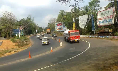 വട്ടപ്പാറ വളവിൽ വീണ്ടും അപകടം; ഒരാൾക്ക് ഗുരുതര പരിക്ക്
