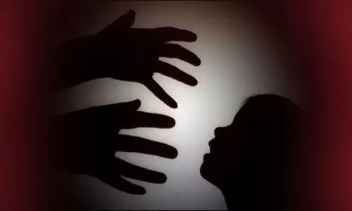 കൊല്ലത്ത് ദലിത് പെൺകുട്ടിയെ പീഡിപ്പിച്ച ഓട്ടോ ഡ്രൈവർ പിടിയിൽ കൊല്ലത്ത് ദലിത് പെൺകുട്ടിയെ പീഡിപ്പിച്ച ഓട്ടോ ഡ്രൈവർ പിടിയിൽ