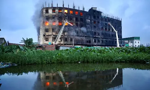 ബംഗ്ലാദേശിലെ ജ്യൂസ് ഫാക്ടറിയില് തീപിടിത്തം; 52 മരണം ബംഗ്ലാദേശിലെ ജ്യൂസ് ഫാക്ടറിയില് തീപിടിത്തം; 52 മരണം