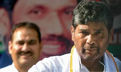 പശുപതി പരസിനെ കേന്ദ്രമന്ത്രിയാക്കിയത് ചോദ്യം ചെയ്ത് സമര്പ്പിച്ച ഹര്ജി ഡല്ഹി ഹൈക്കോടതി തള്ളി പശുപതി പരസിനെ കേന്ദ്രമന്ത്രിയാക്കിയത് ചോദ്യം ചെയ്ത് സമര്പ്പിച്ച ഹര്ജി ഡല്ഹി ഹൈക്കോടതി തള്ളി