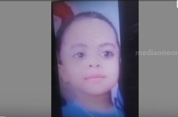 ആയിഷയെ മാതാവ്  കഴുത്തില്‍ ഷാളിട്ട് മുറുക്കി കൊലപ്പെടുത്തുകയായിരുന്നുവെന്ന് മൂത്ത മകളുടെ മൊഴി