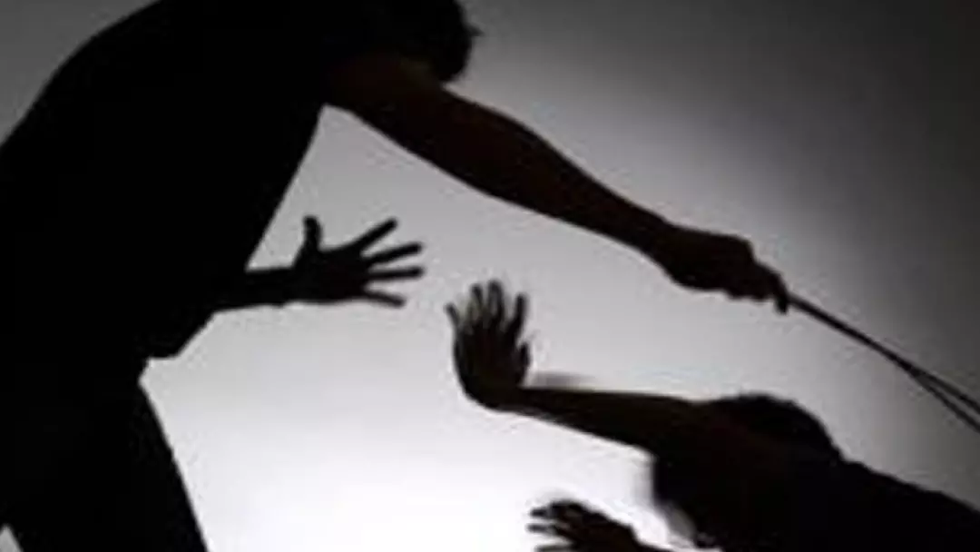 കായംകുളത്ത് മദ്യപിച്ചെത്തിയ പിതാവ് ഏഴുവയസുകാരിയെ ക്രൂരമായി മര്‍ദിച്ചു