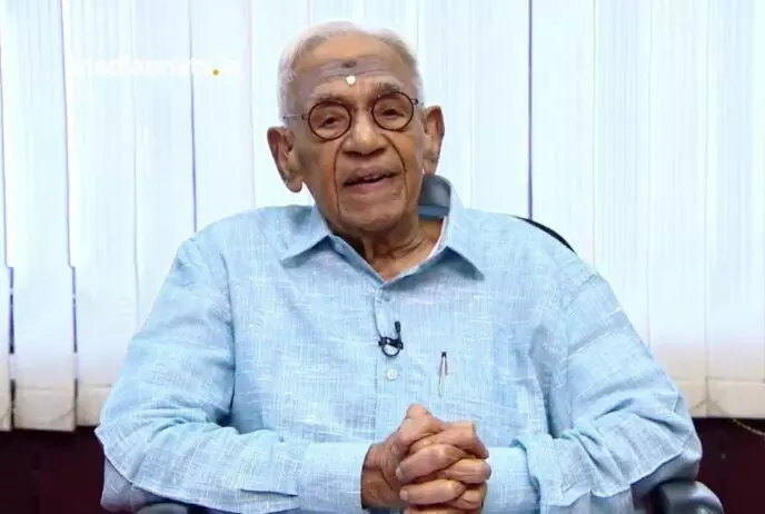 പികെ വാര്യര്‍; അടുക്കളയില്‍ തുടങ്ങി ആയുര്‍വേദത്തെ ലോക നെറുകയില്‍ എത്തിച്ച അതികായന്‍