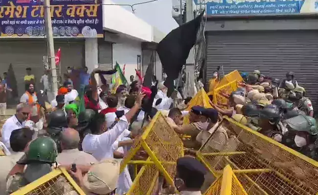 രഹസ്യമായി നടത്തിയ ബി.ജെ.പി പരിപാടിയിലും കര്ഷക പ്രതിഷേധം: വലഞ്ഞ് പൊലീസ് രഹസ്യമായി നടത്തിയ ബി.ജെ.പി പരിപാടിയിലും കര്ഷക പ്രതിഷേധം: വലഞ്ഞ് പൊലീസ്