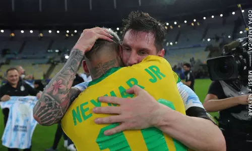 ഞങ്ങൾ പുലിമടയിൽ പോയി തന്നെ കപ്പടിച്ചു; ആരാധകർക്കിത് ആവേശക്കോപ്പ