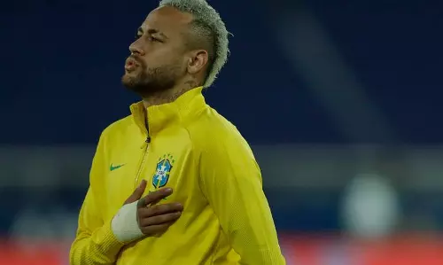 തോൽവിയിലും തലയുയർത്തി നെയ്മർ