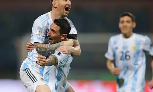 കോപ്പയില്‍ മുത്തമിട്ട ശേഷം മെസ്സി ചേര്‍ത്തുപിടിച്ച് പറഞ്ഞത് അതാണ്; വെളിപ്പെടുത്തി ഏഞ്ചല്‍ ഡിമരിയ