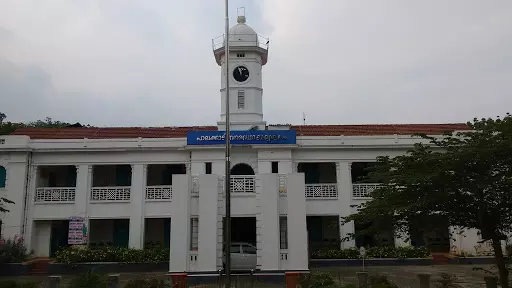 പാലക്കാട് മെഡിക്കൽ കോളേജിന്റെ ഭൂമി നഗരസഭക്ക് കൈമാറാൻ തീരുമാനം പാലക്കാട് മെഡിക്കൽ കോളേജിന്റെ ഭൂമി നഗരസഭക്ക് കൈമാറാൻ തീരുമാനം