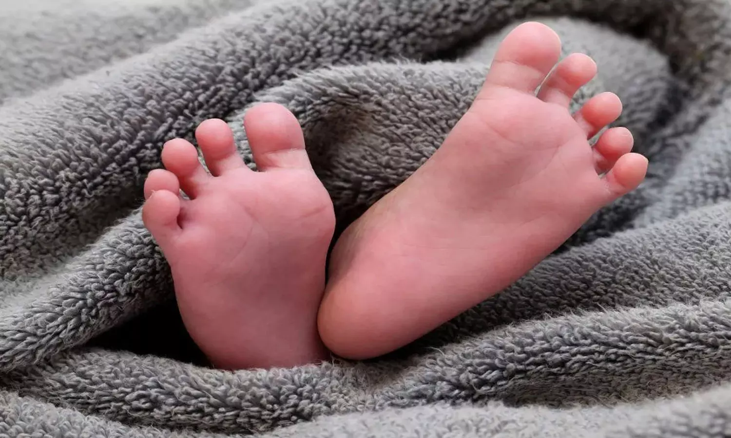 ആശുപത്രി അധികൃതരുടെ വീഴ്ച കാരണം നവജാത ശിശു മരിച്ചെന്ന് പരാതി