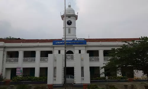 പാലക്കാട് മെഡിക്കൽ കോളേജിന്‍റെ ഭൂമി  നഗരസഭക്ക് കൈമാറാൻ തീരുമാനം