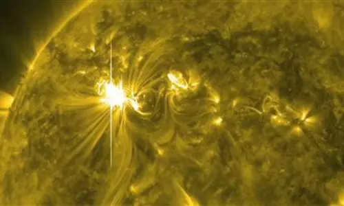 16 ലക്ഷം കിലോമീറ്റര്‍ വേഗതയില്‍ സൗരക്കാറ്റ് ഭൂമിയിലേക്ക്; മൊബൈല്‍ സിഗ്നലുകള്‍ തടസപ്പെട്ടേക്കും