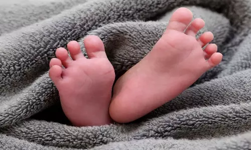 ആശുപത്രി അധികൃതരുടെ വീഴ്ച കാരണം നവജാത ശിശു മരിച്ചെന്ന് പരാതി