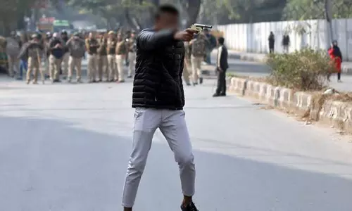 മുസ്‍ലിം സ്ത്രീകളെ തട്ടിക്കൊണ്ടുപോകാന്‍ ആഹ്വാനം; സിഎഎ സമരക്കാരെ വെടിവച്ച യുവാവ് അറസ്റ്റിൽ