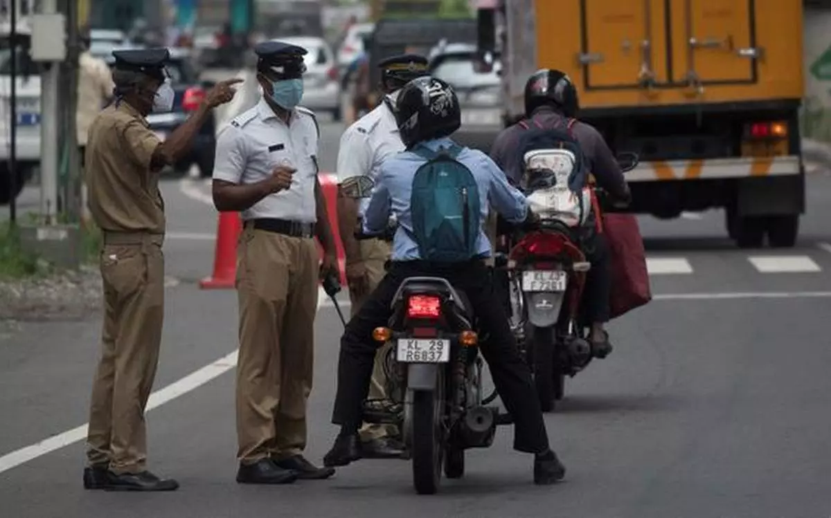 ലോക്ക്ഡൗണ് ഇളവുകളില് തീരുമാനം ഇന്ന്; മുഖ്യമന്ത്രിയുടെ അധ്യക്ഷതയിൽ അവലോകന യോഗം ചേരും ലോക്ക്ഡൗണ് ഇളവുകളില് തീരുമാനം ഇന്ന്; മുഖ്യമന്ത്രിയുടെ അധ്യക്ഷതയിൽ അവലോകന യോഗം ചേരും