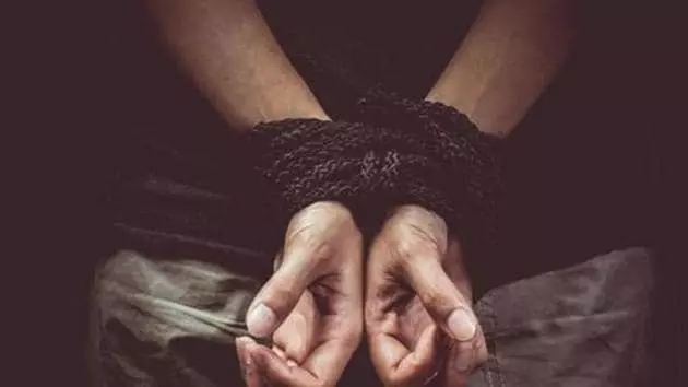 രാത്രി ജോലി കഴിഞ്ഞിറങ്ങിയ ആരോഗ്യപ്രവർത്തകയെ തട്ടിക്കൊണ്ടുപോകാൻ ശ്രമം