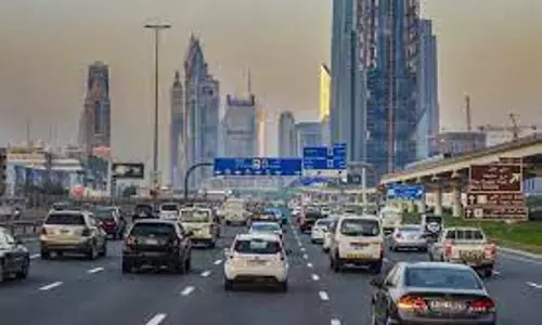 വാഹനങ്ങൾ നിയമവിരുദ്ധമായി മോടി കൂട്ടുന്നവർക്കെതിരെ നിയമനടപടിയുമായി ദുബൈ പൊലീസ് വാഹനങ്ങൾ നിയമവിരുദ്ധമായി മോടി കൂട്ടുന്നവർക്കെതിരെ നിയമനടപടിയുമായി ദുബൈ പൊലീസ്