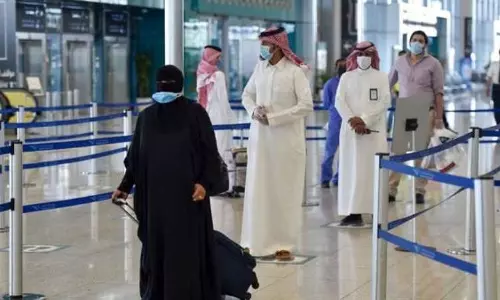 സൗദിയിൽ കോവിഡ് മരണം 8000 കടന്നു: വാക്സിനേഷന് പുരോഗമിക്കുന്നു സൗദിയിൽ കോവിഡ് മരണം 8000 കടന്നു: വാക്സിനേഷന് പുരോഗമിക്കുന്നു