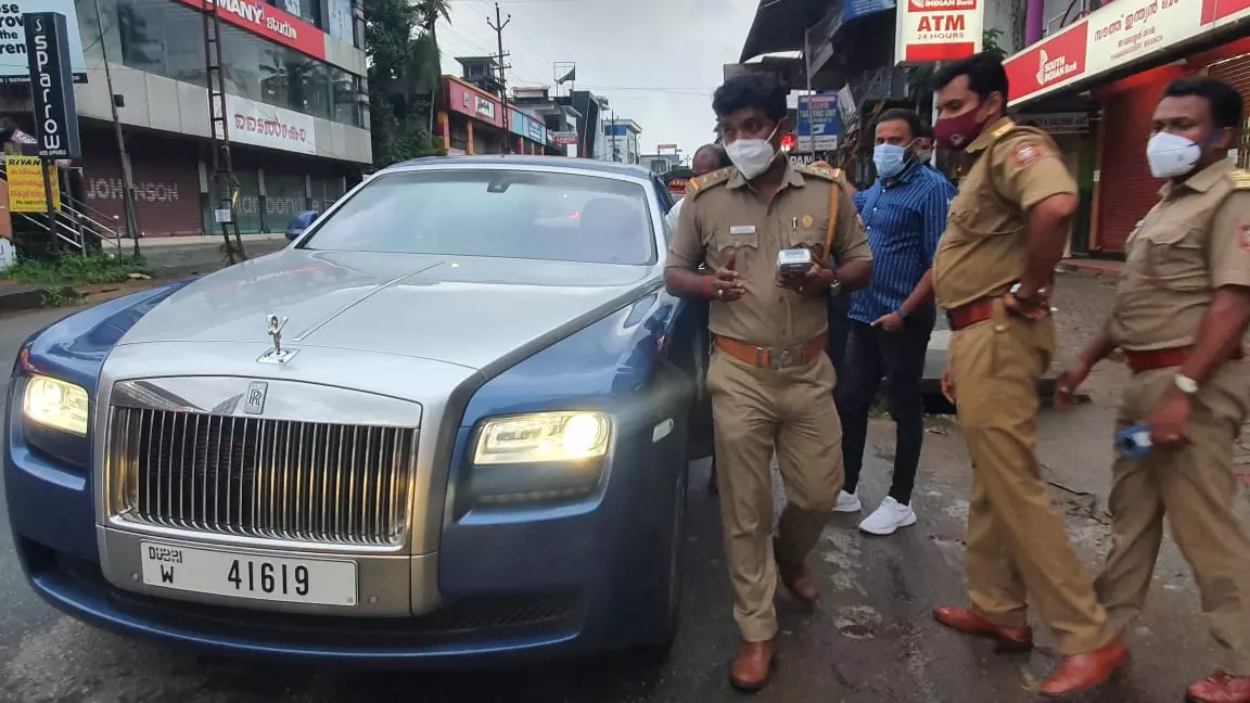 ആഡംബര കാറിന് 35000 രൂപ പിഴയിട്ട് മോട്ടോര്‍ വാഹന വകുപ്പ്