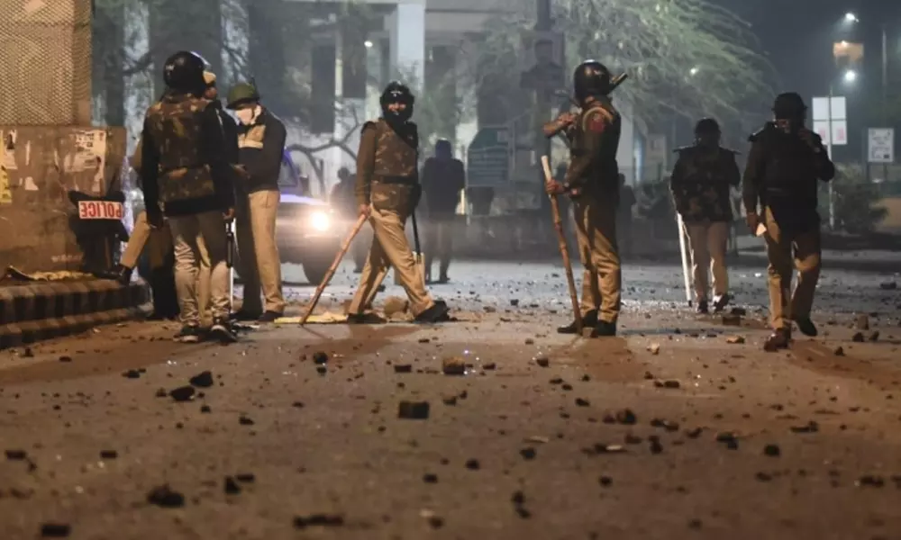 ഡൽഹി വംശീയാതിക്രമം : അന്വേഷണം അപഹാസ്യമെന്ന് കോടതി ഡൽഹി വംശീയാതിക്രമം : അന്വേഷണം അപഹാസ്യമെന്ന് കോടതി