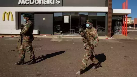 ദക്ഷിണാഫ്രിക്കയില്‍ ആഭ്യന്തര കലാപം രൂക്ഷം; കൊല്ലപ്പെട്ടവരുടെ എണ്ണം 72 ആയി