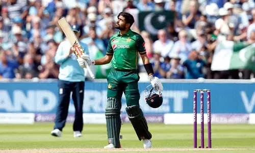 ഹാഷിം അംലയെ പിന്നിലാക്കി ബാബർ: റെക്കോർഡ് ഹാഷിം അംലയെ പിന്നിലാക്കി ബാബർ: റെക്കോർഡ്