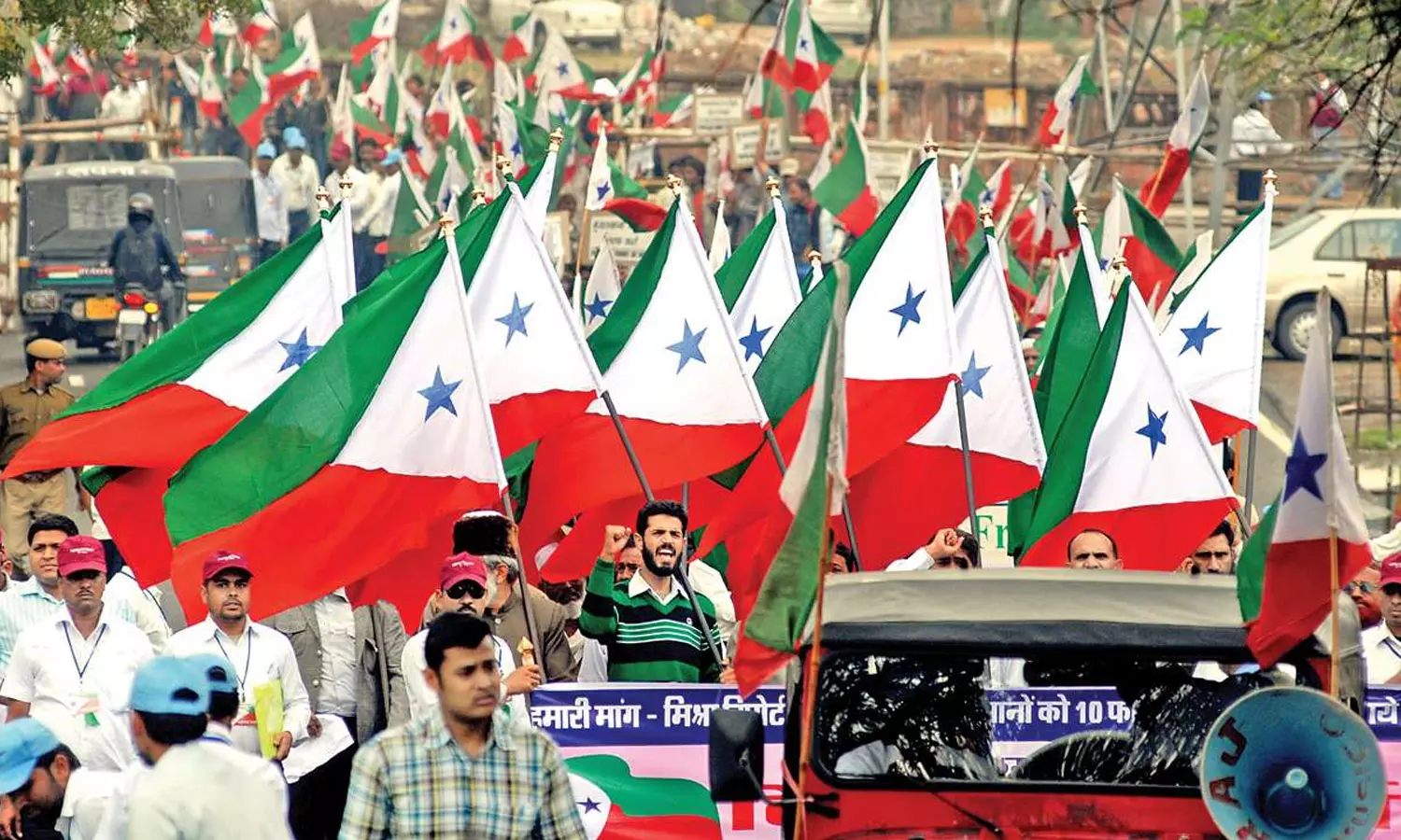 അമൃതാനന്ദമയീ മഠത്തിലെ ദുരൂഹമരണങ്ങള് അന്വേഷിക്കണം; മുഖ്യമന്ത്രിക്കും ഡി.ജി.പിക്കും പോപുലര് ഫ്രണ്ട് പരാതി നല്കി അമൃതാനന്ദമയീ മഠത്തിലെ ദുരൂഹമരണങ്ങള് അന്വേഷിക്കണം; മുഖ്യമന്ത്രിക്കും ഡി.ജി.പിക്കും പോപുലര് ഫ്രണ്ട് പരാതി നല്കി