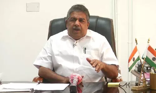 തെലങ്കാന നല്ല സ്ഥലമാണെങ്കിൽ സിനിമകൾ അവിടെ ചിത്രീകരിക്കട്ടെ; പരാതികളില്‍ ചര്‍ച്ചയാകാമെന്ന് മന്ത്രി