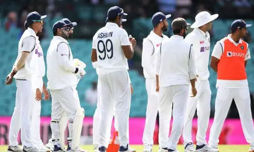 ഇംഗ്ലണ്ട് പര്യടനത്തിനുള്ള രണ്ട് ഇന്ത്യന് താരങ്ങള്ക്ക് കോവിഡ് ഇംഗ്ലണ്ട് പര്യടനത്തിനുള്ള രണ്ട് ഇന്ത്യന് താരങ്ങള്ക്ക് കോവിഡ്