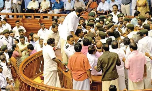 നിയമസഭ കയ്യാങ്കളി കേസ്; പ്രതികളുടെ വിടുതൽ ഹർജി തള്ളി, നവംബർ 22 ന് ഹാജരാകണം